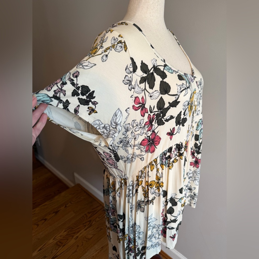 Torrid Cream Floral Supersoft Babydoll Tee - Torrid Size 3 (22-24, 3X) - Picture 6 of 12